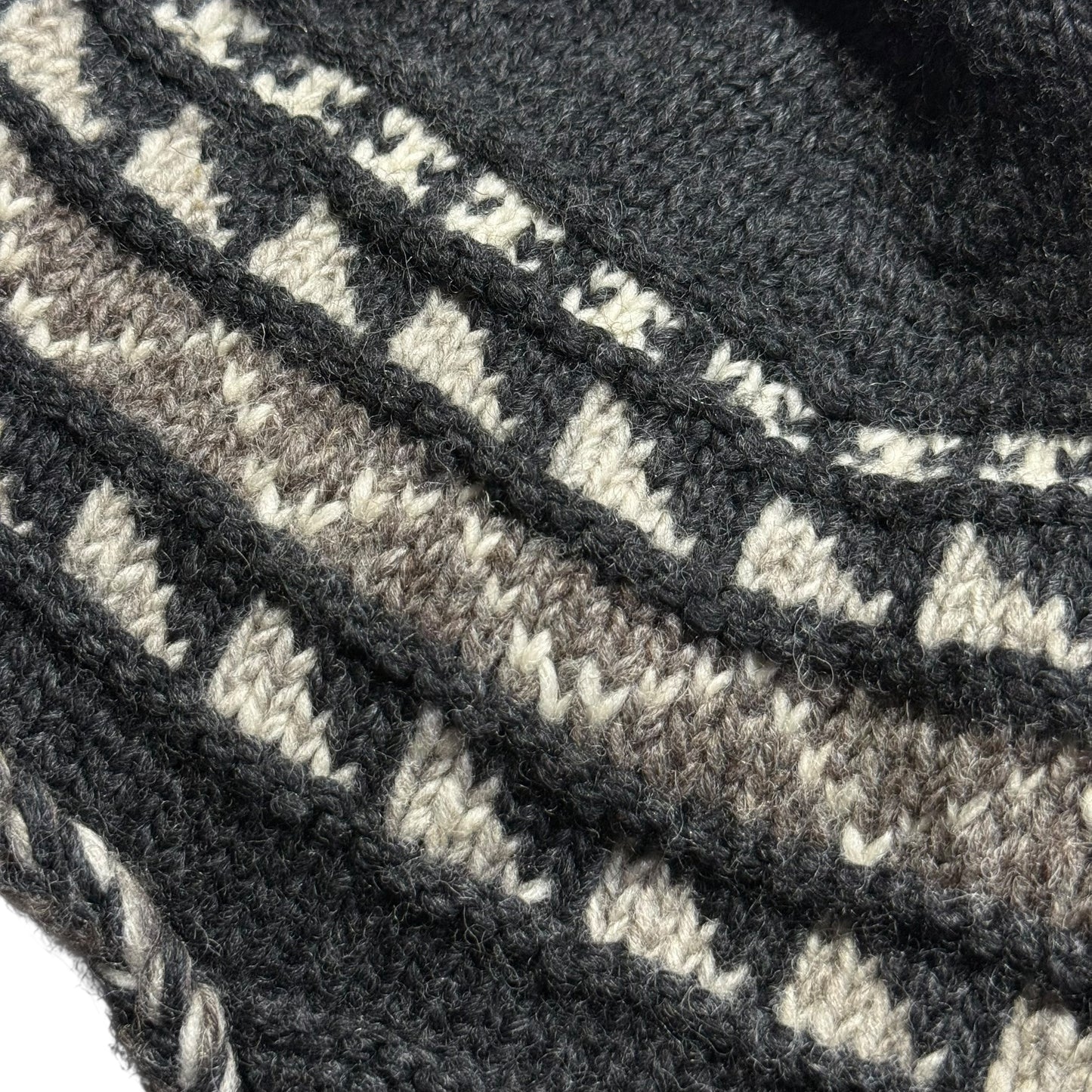 【USED】Everest Designs Ear Flap Hand Knit Sherpa Hat