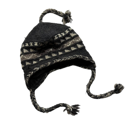 【USED】Everest Designs Ear Flap Hand Knit Sherpa Hat