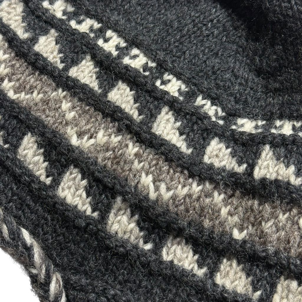 【USED】Everest Designs Ear Flap Hand Knit Sherpa Hat