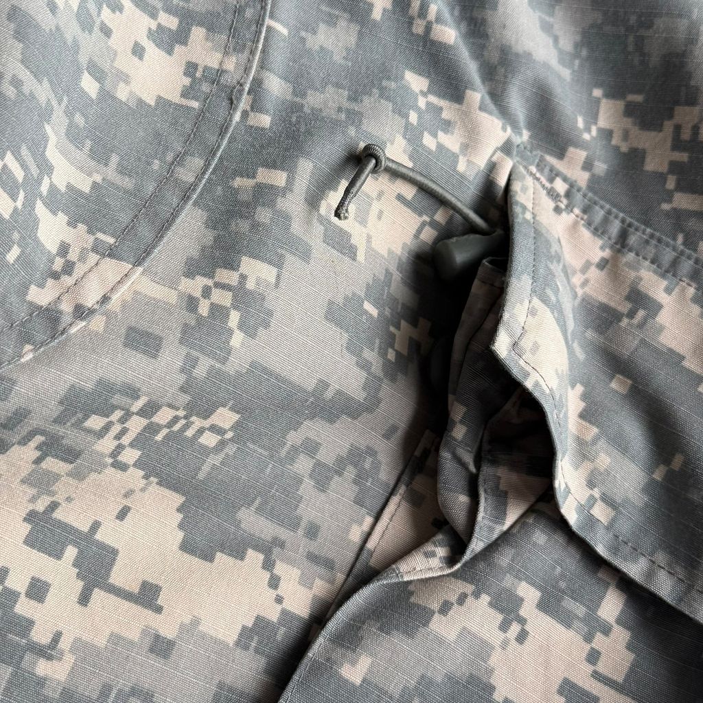 【USED】ACU DIGITAL CAMO REMAKE CARGO SHORTS