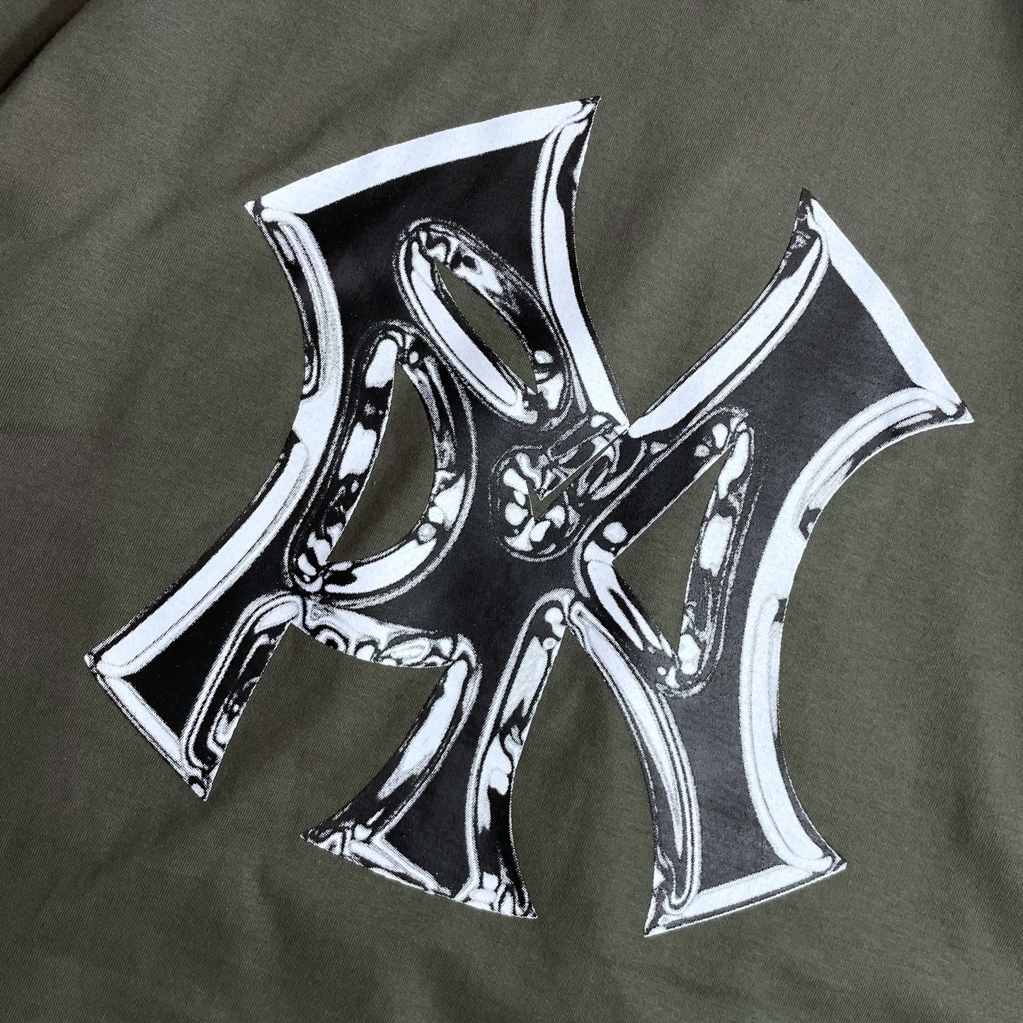 【TBP Original】The "BP" Chrome Logo S/SL Tee
