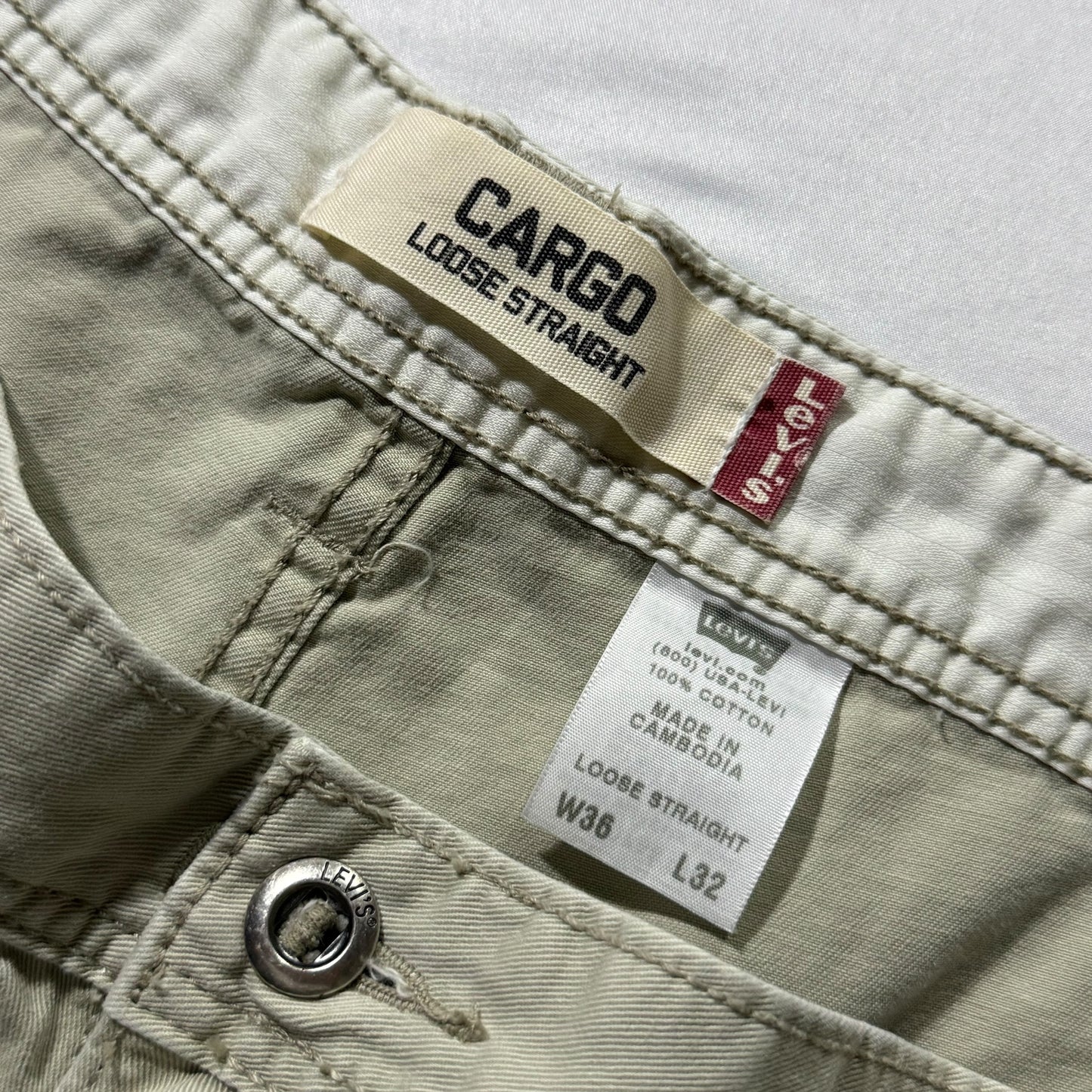 【USED】Levi's Loose Straight Fit Cargo Pants