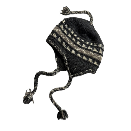 【USED】Everest Designs Ear Flap Hand Knit Sherpa Hat