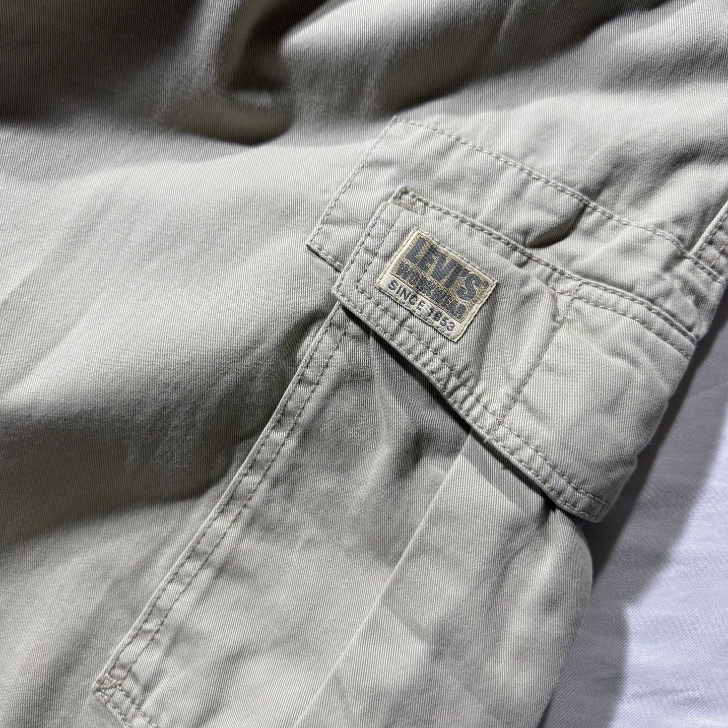【USED】Levi's Loose Straight Fit Cargo Pants