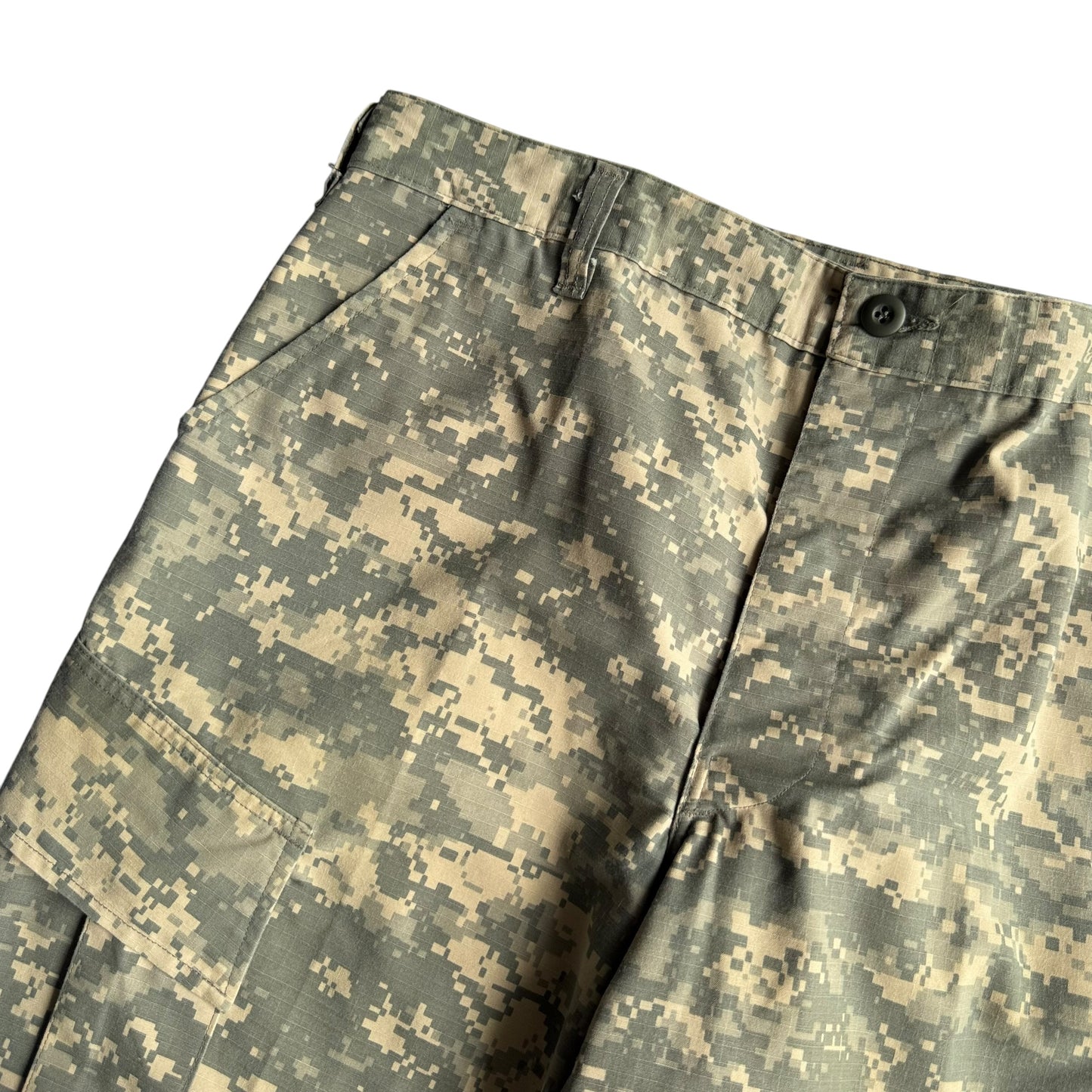 【USED】ACU DIGITAL CAMO REMAKE CARGO SHORTS