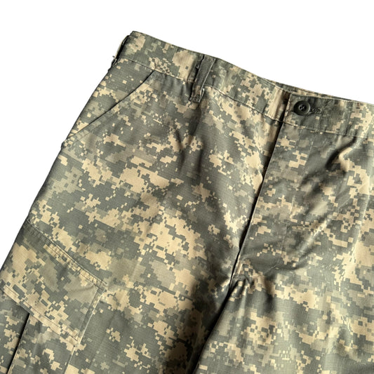 【USED】ACU DIGITAL CAMO REMAKE CARGO SHORTS