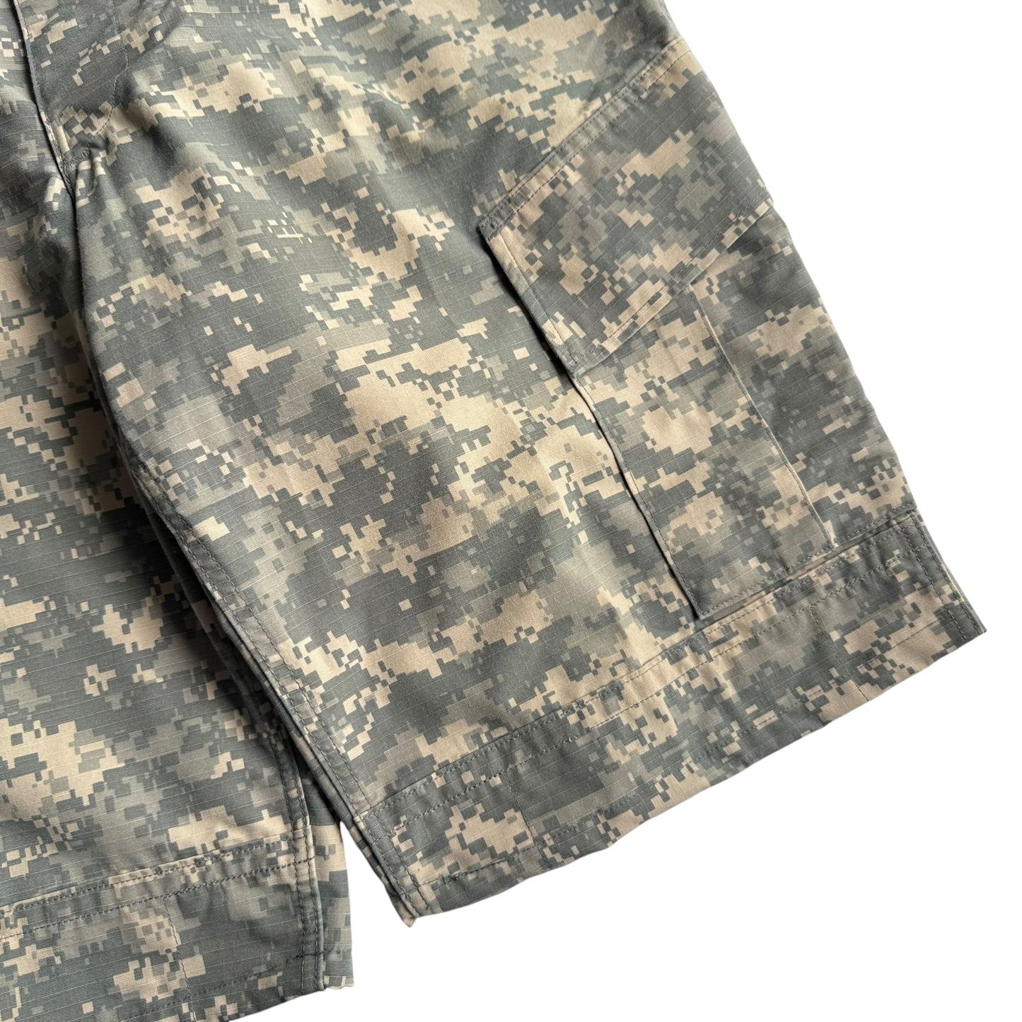 【USED】ACU DIGITAL CAMO REMAKE CARGO SHORTS