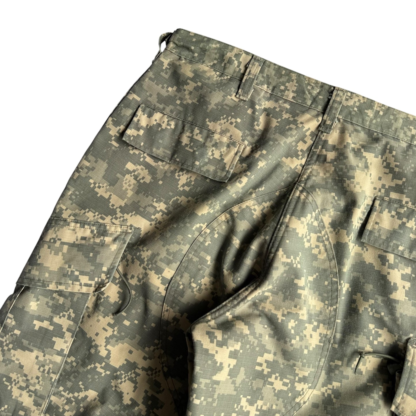 【USED】ACU DIGITAL CAMO REMAKE CARGO SHORTS