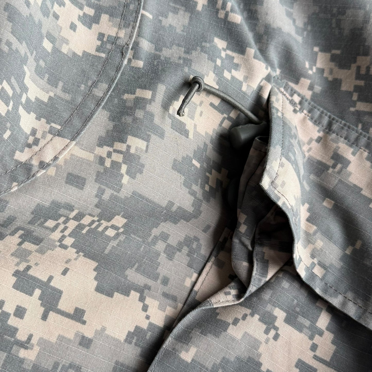 【USED】ACU DIGITAL CAMO REMAKE CARGO SHORTS