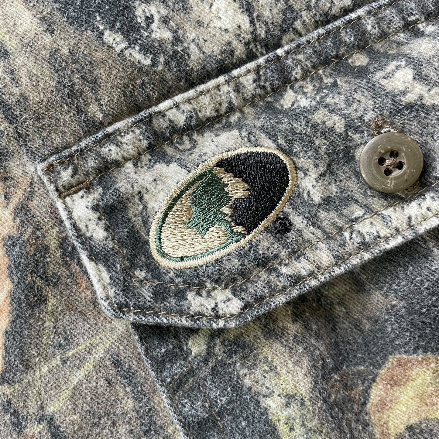 【USED】MOSSY OAK Realtree Camo Shirt