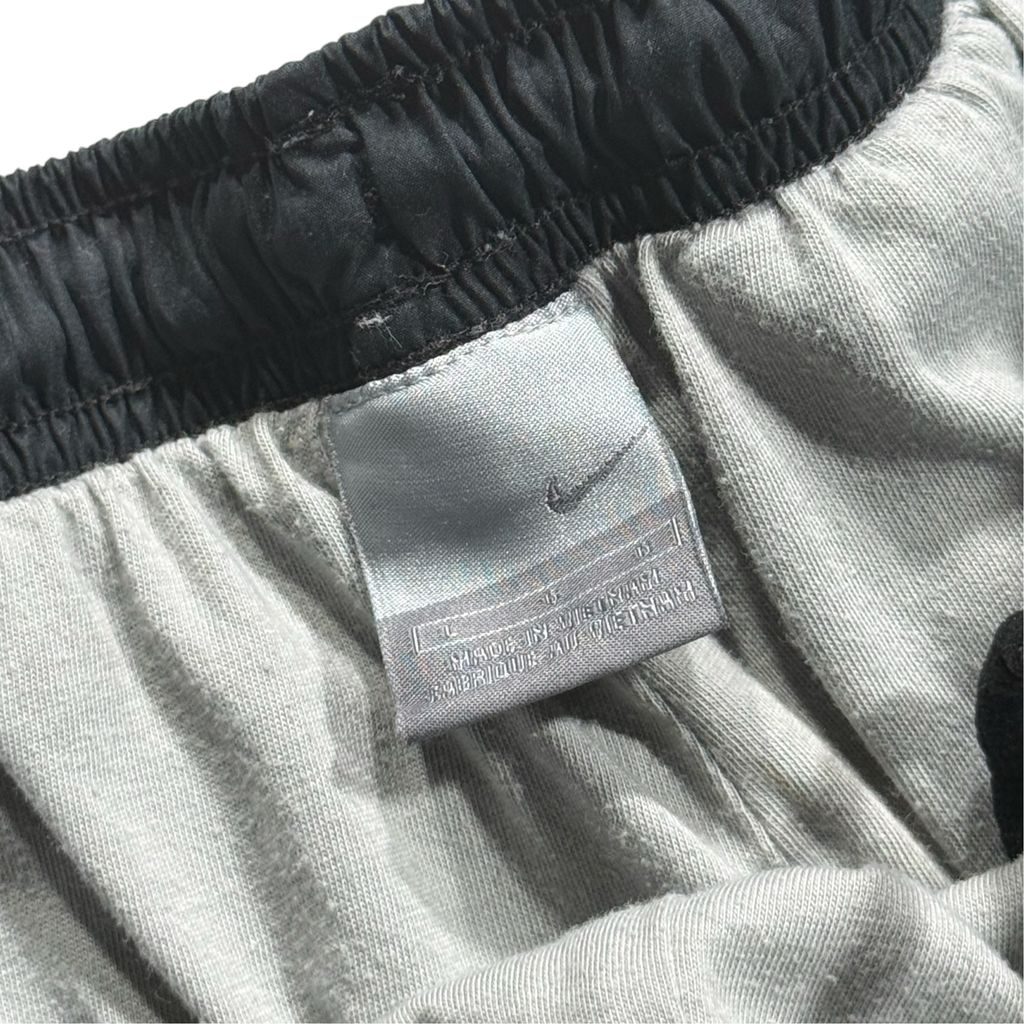 【USED】00s Nike Nylon Track Pants Black x Gray L / ナイキ ナイロン テックパンツ ブラック グレー サイドライン スウッシュ刺繍 オールド スポーツ ビンテージ