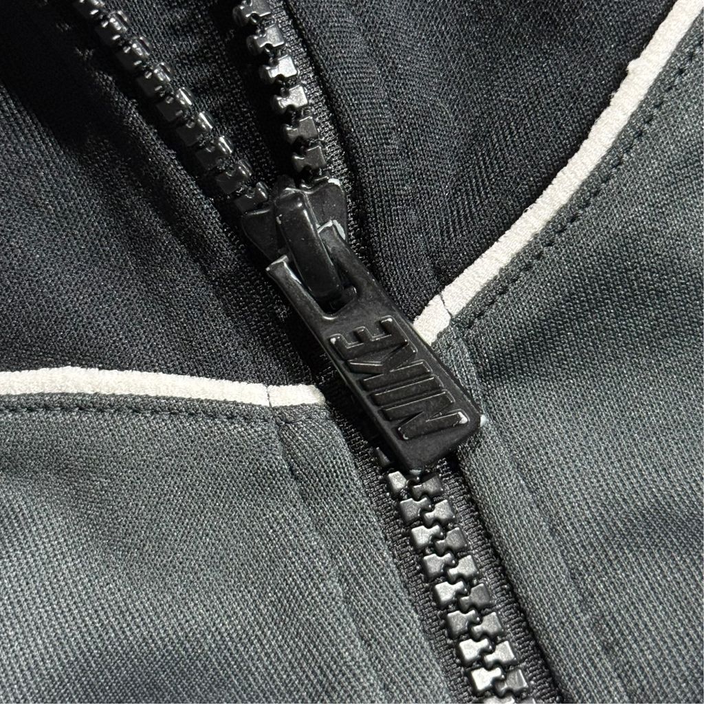 【USED】00s NIKE Track Jacket Black x Gray M / ナイキ トラックジャケット ジャージ 刺繍ロゴ 切替 スタンドカラー 黒 灰色 00年代