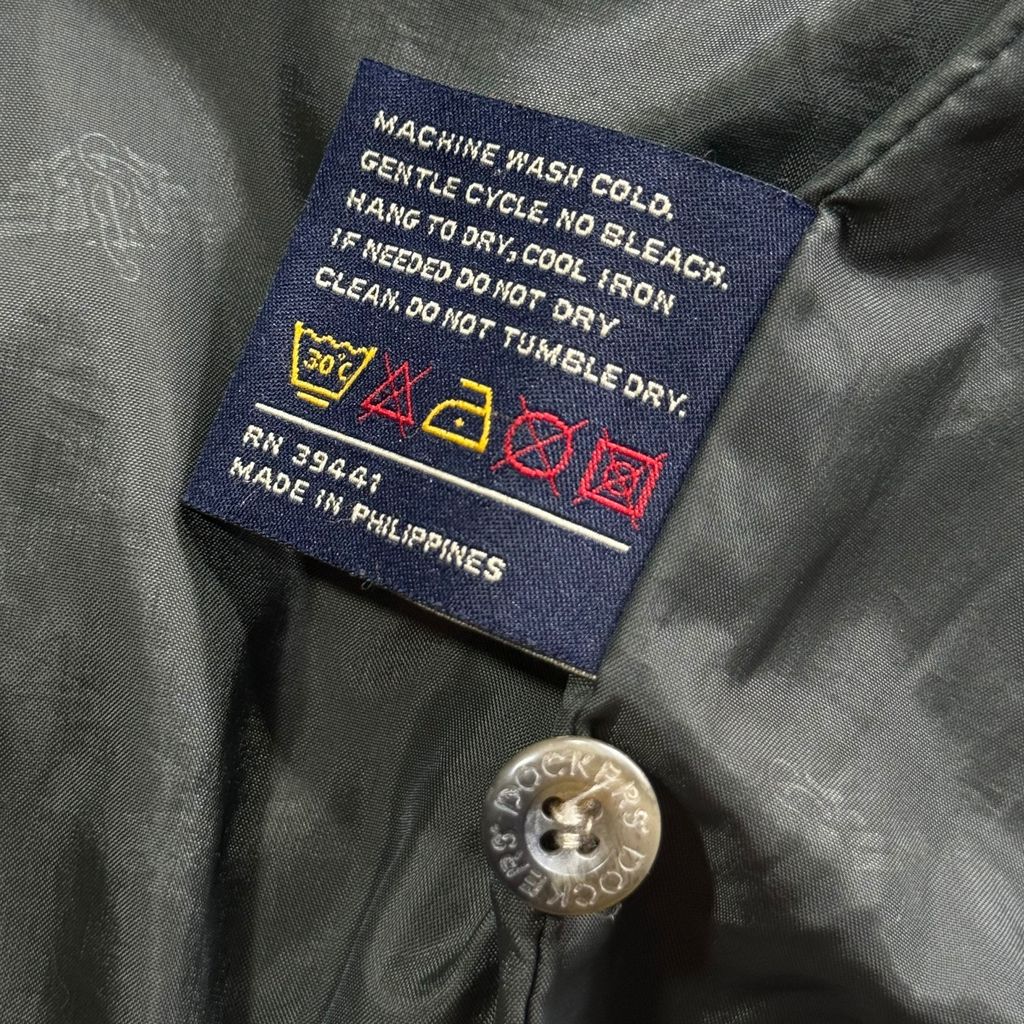 【USED】90s DOCKERS Swing Top Jacket Beige L / ドッカーズ スウィングトップ ドリズラージャケット 襟チンストラップ ベージュ L 90年代 ヴィンテージ 古着