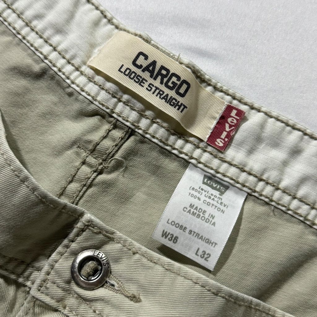 【USED】Levi's Loose Straight Fit Cargo Pants