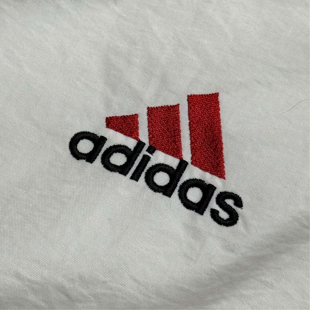 【USED】90s adidas NEBRASKA HUSKERS V-Neck Nylon Pullover Jacket Off White x Red x Black L / アディダス ネブラスカ ハスカーズ Vネック ナイロン プルオーバー ジャケット ウィンドブレーカー 刺繍 オフホワイト 赤 黒