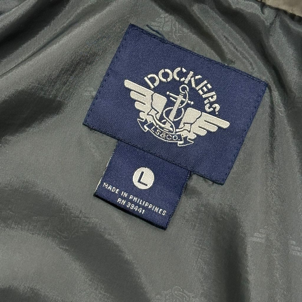 【USED】90s DOCKERS Swing Top Jacket Beige L / ドッカーズ スウィングトップ ドリズラージャケット 襟チンストラップ ベージュ L 90年代 ヴィンテージ 古着