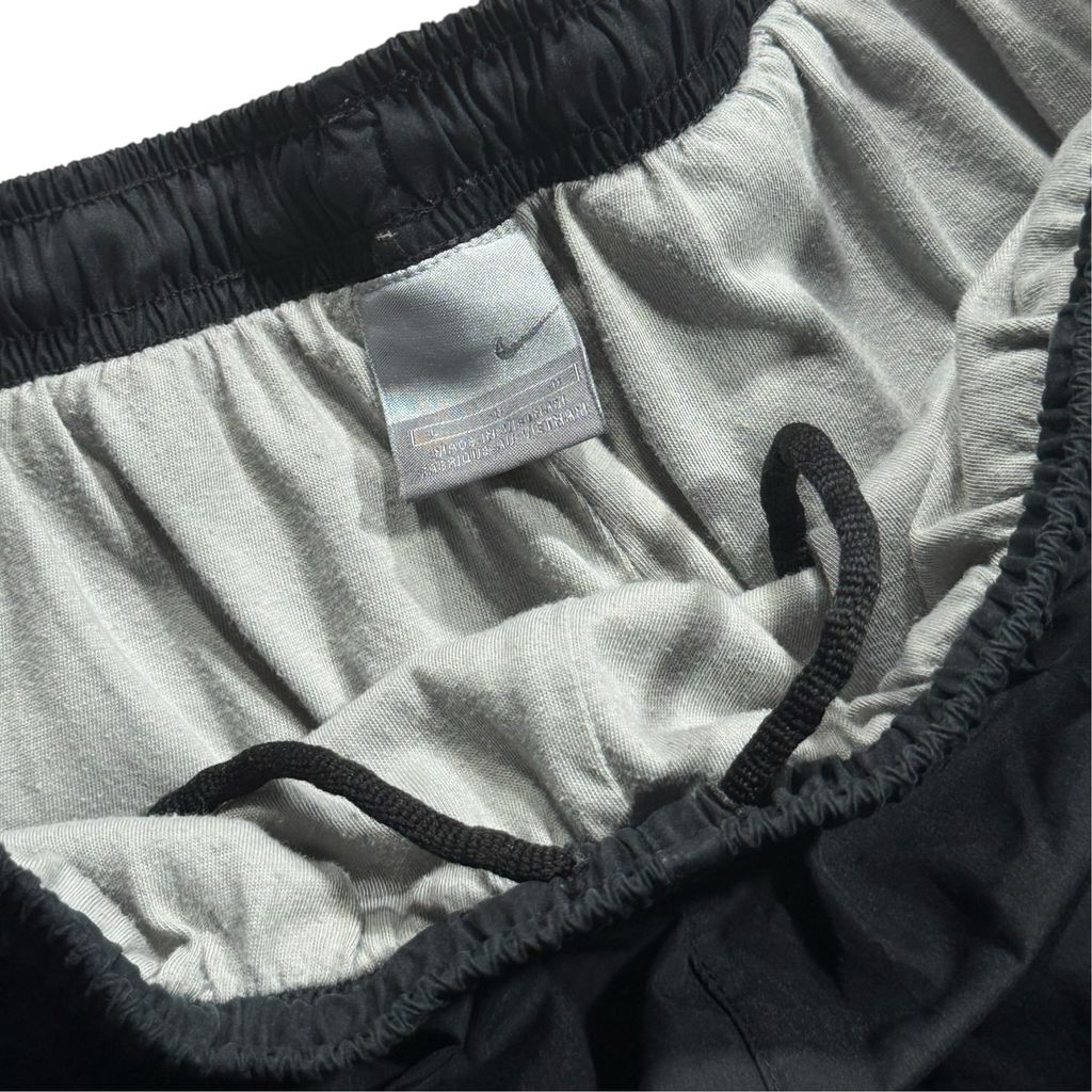 【USED】00s Nike Nylon Track Pants Black x Gray L / ナイキ ナイロン テックパンツ ブラック グレー サイドライン スウッシュ刺繍 オールド スポーツ ビンテージ
