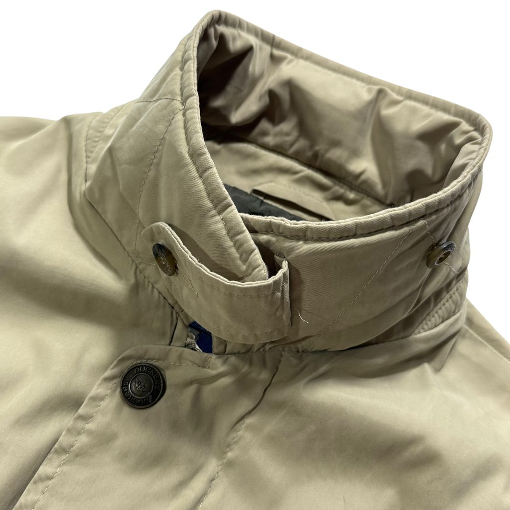 【USED】90s DOCKERS Swing Top Jacket Beige L / ドッカーズ スウィングトップ ドリズラージャケット 襟チンストラップ ベージュ L 90年代 ヴィンテージ 古着
