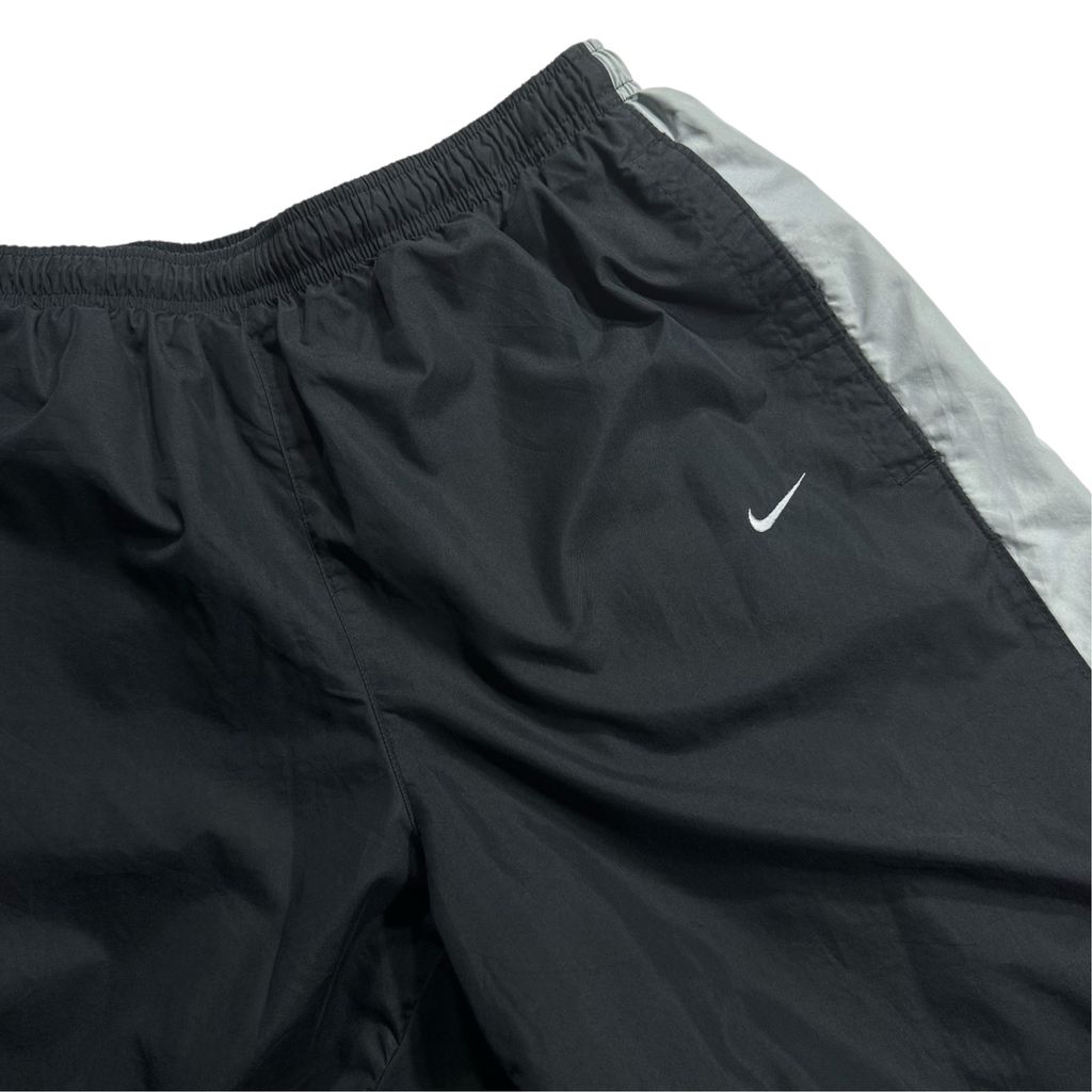 【USED】00s Nike Nylon Track Pants Black x Gray L / ナイキ ナイロン テックパンツ ブラック グレー サイドライン スウッシュ刺繍 オールド スポーツ ビンテージ