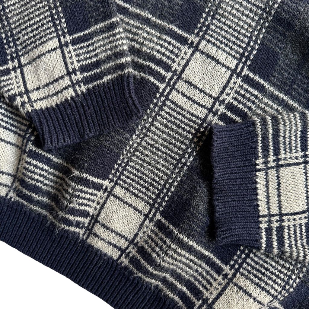 【USED】Van Heusen Check Pattern Crewneck Sweater