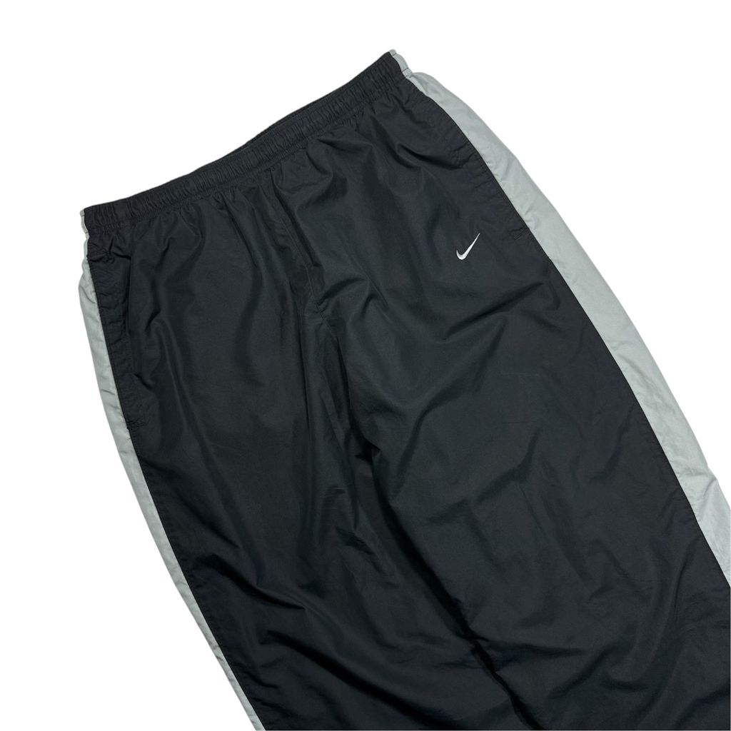 【USED】00s Nike Nylon Track Pants Black x Gray L / ナイキ ナイロン テックパンツ ブラック グレー サイドライン スウッシュ刺繍 オールド スポーツ ビンテージ