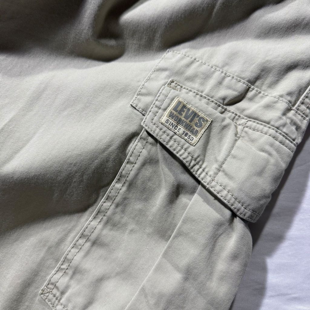 【USED】Levi's Loose Straight Fit Cargo Pants