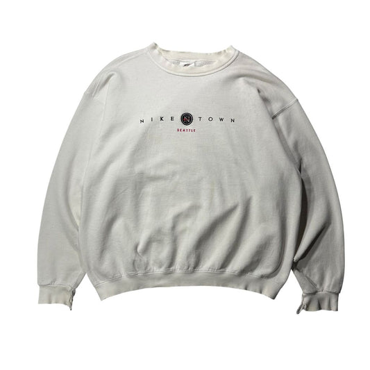 【USED】90s USA製 NIKE TOWN SEATTLE Sweat Off White XL / ナイキ タウン シアトル センターロゴ 刺繍 クルーネック スウェット オフホワイト USA製 白タグ XL 古着