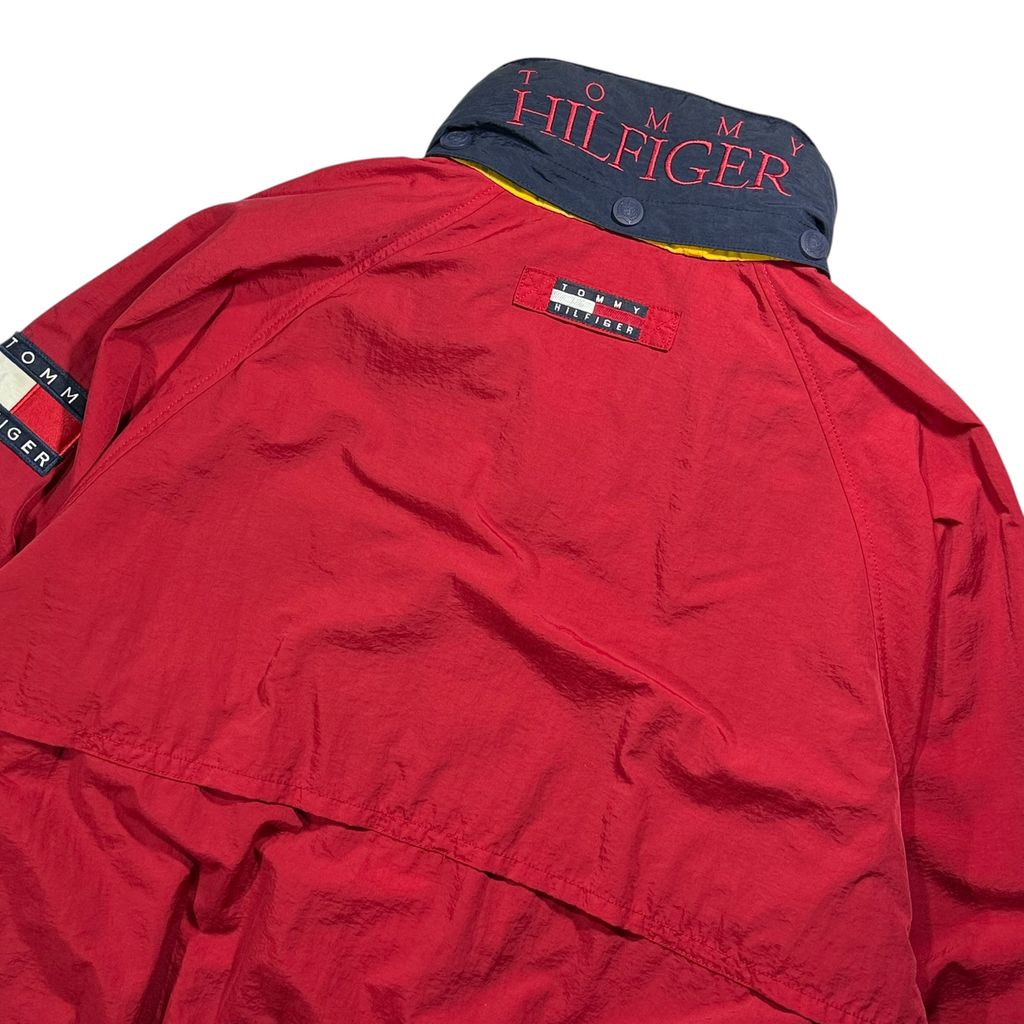 【USED】90s TOMMY HILFIGER Sailing Gear Hooded Nylon Jacket Red x Yellow x Navy L / トミーヒルフィガー セーリングギア フード付き ナイロンジャケット セーリングジャケット 襟裏ロゴ刺繍 90年代 ヴィンテージ 古着 USED