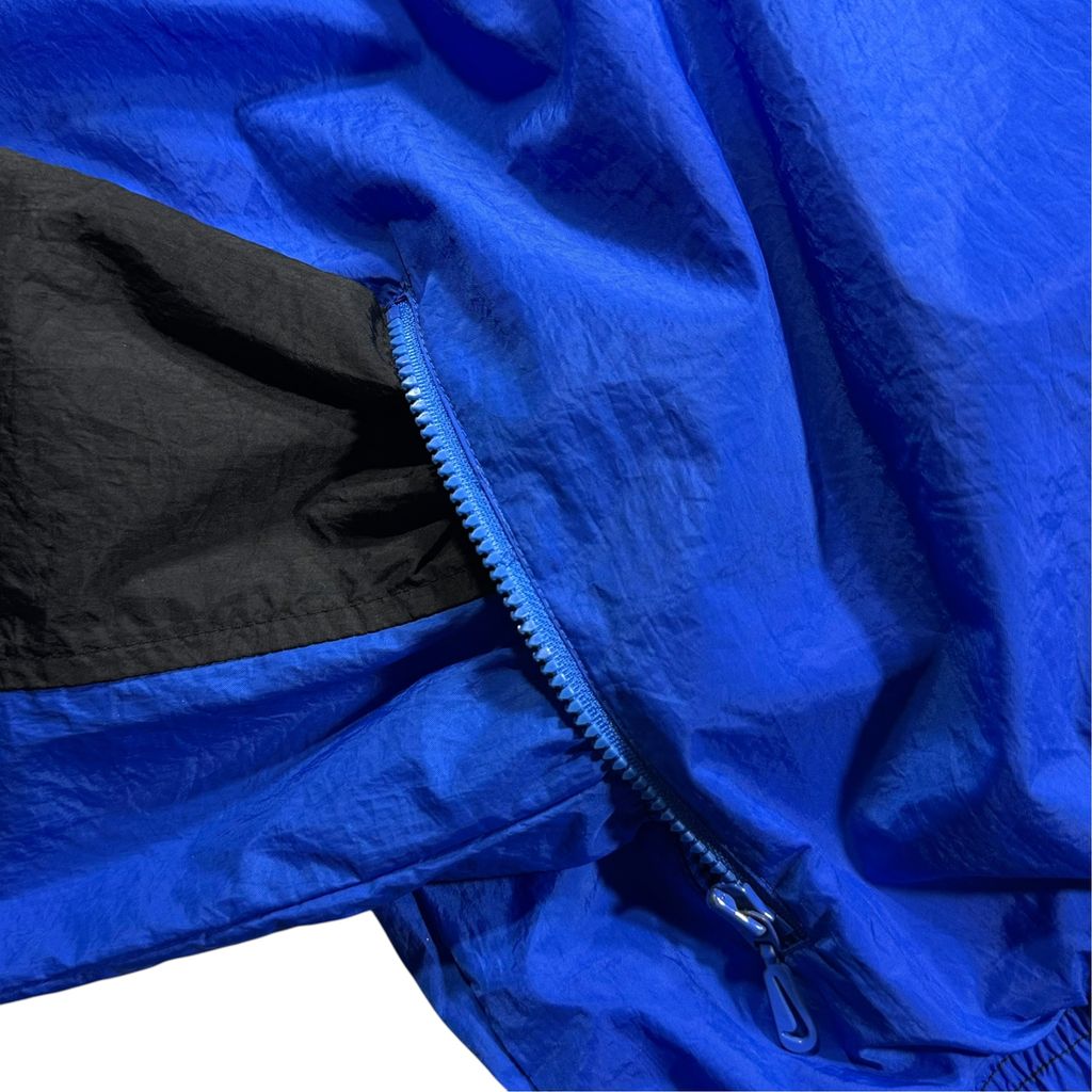 【USED】90s NIKE Nylon Full-Zip Jacket Black x Blue L / ナイキ ナイロンジャケット フルジップ 切替 バックロゴ 刺繍 黒 青