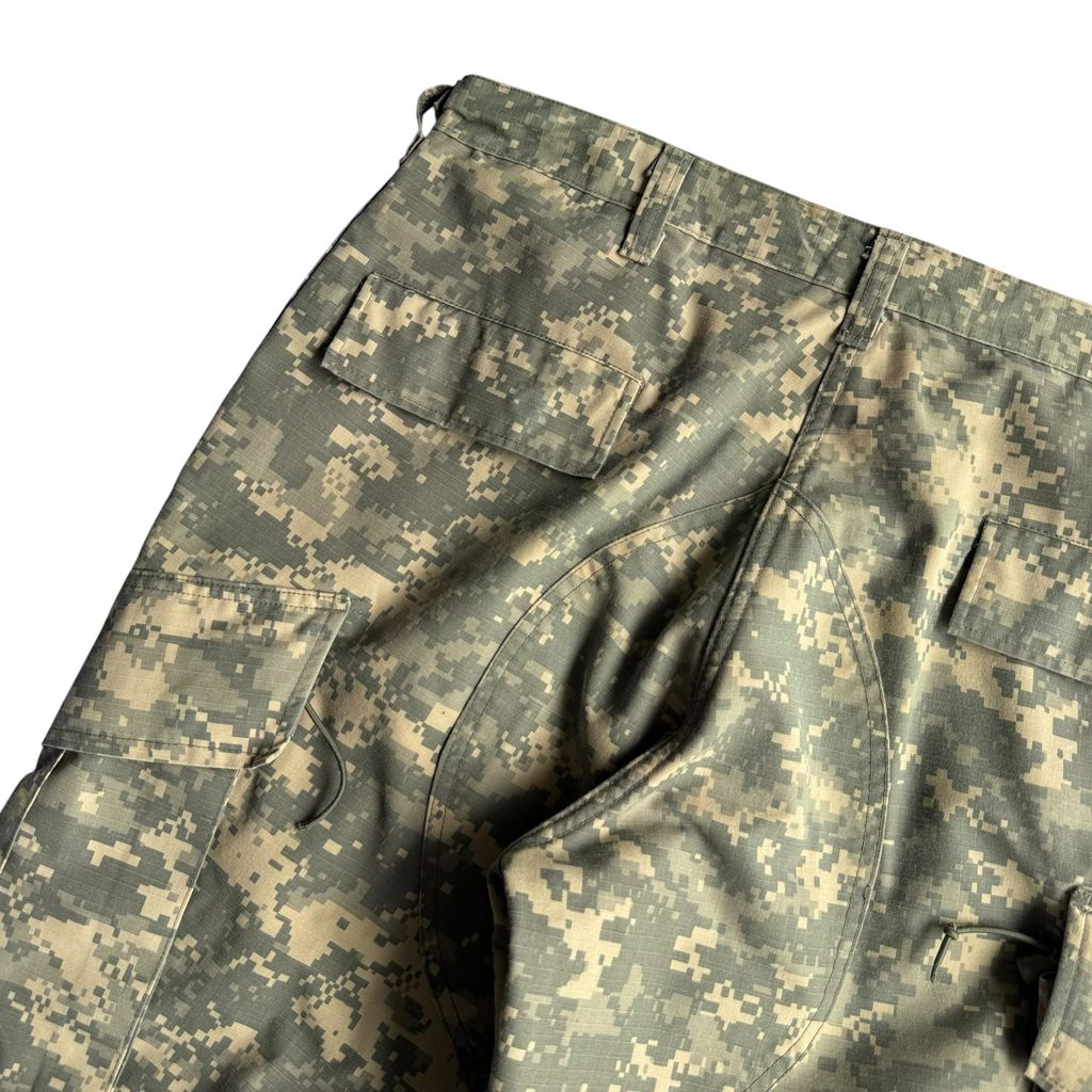 【USED】ACU DIGITAL CAMO REMAKE CARGO SHORTS