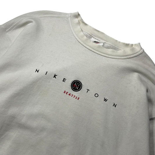 【USED】90s USA製 NIKE TOWN SEATTLE Sweat Off White XL / ナイキ タウン シアトル センターロゴ 刺繍 クルーネック スウェット オフホワイト USA製 白タグ XL 古着