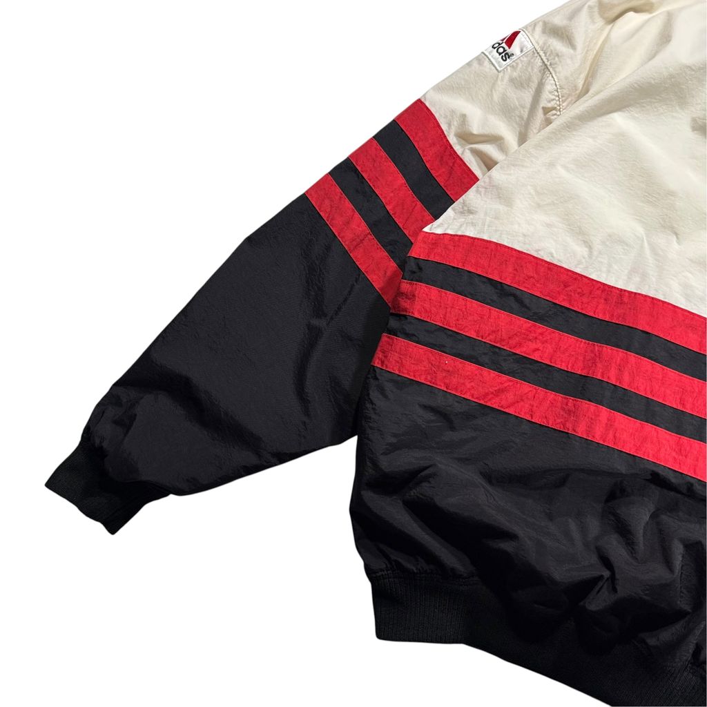 【USED】90s adidas NEBRASKA HUSKERS V-Neck Nylon Pullover Jacket Off White x Red x Black L / アディダス ネブラスカ ハスカーズ Vネック ナイロン プルオーバー ジャケット ウィンドブレーカー 刺繍 オフホワイト 赤 黒